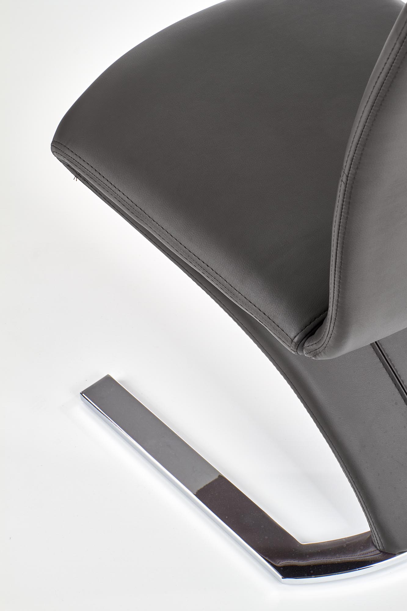 K188 stolička čierna