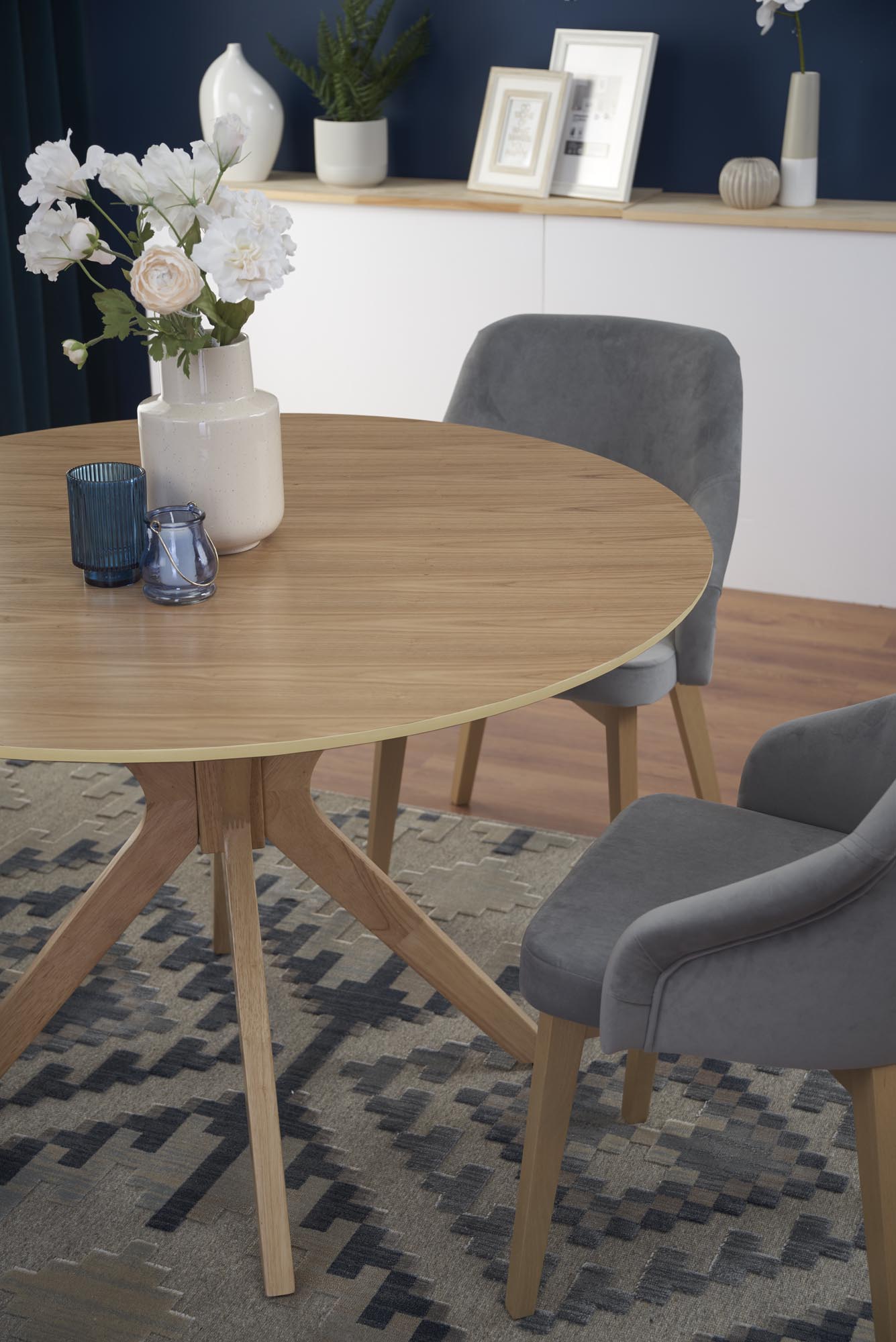 NICOLAS okrúhly stôl dub prírodný