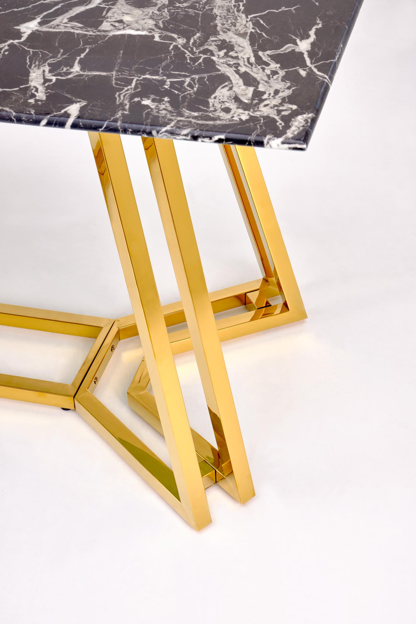 KONAMI stôl, doska - čierny mramor, nohy - zlaté