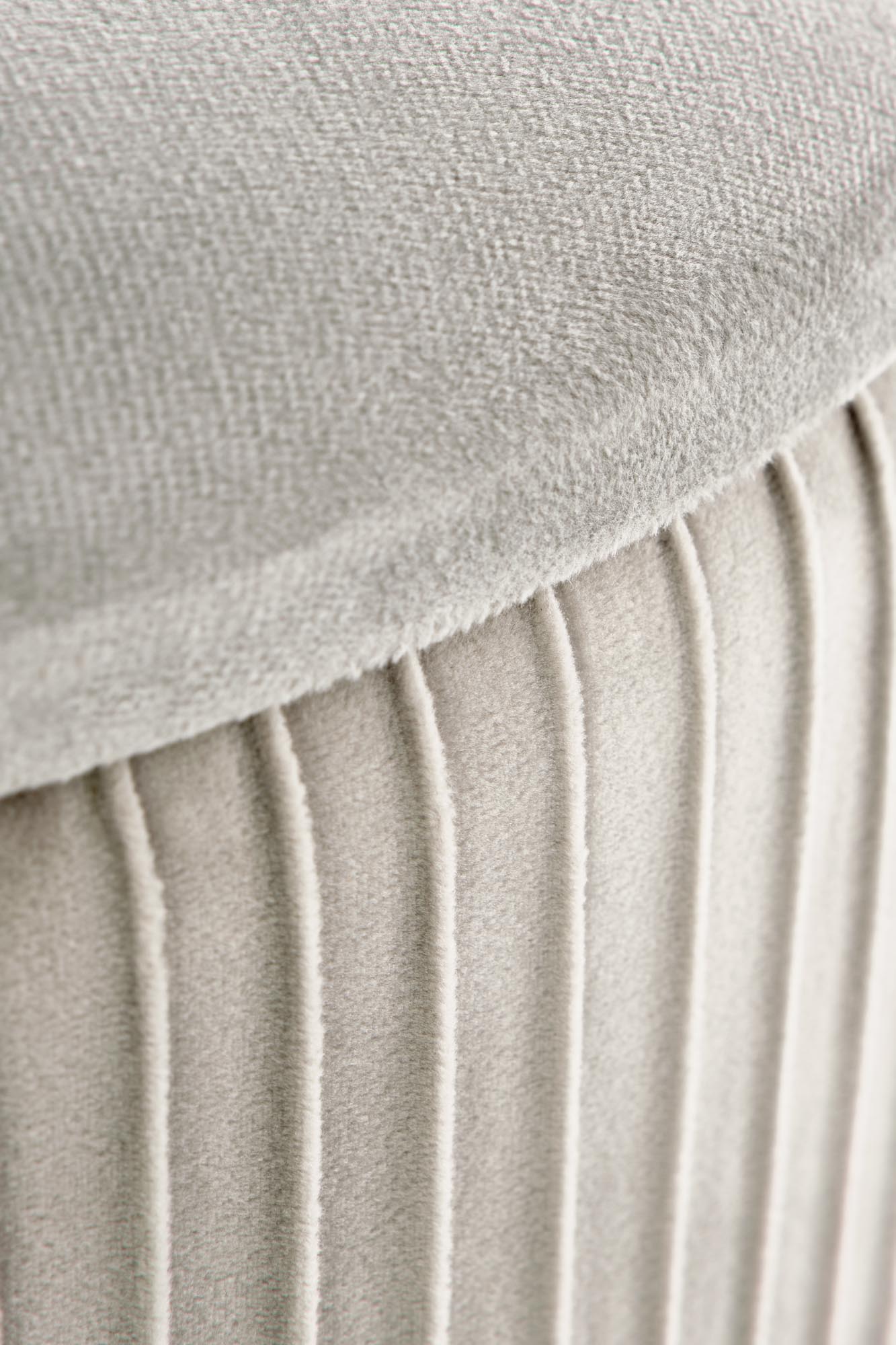 CRICKET taburet svetlo šedý