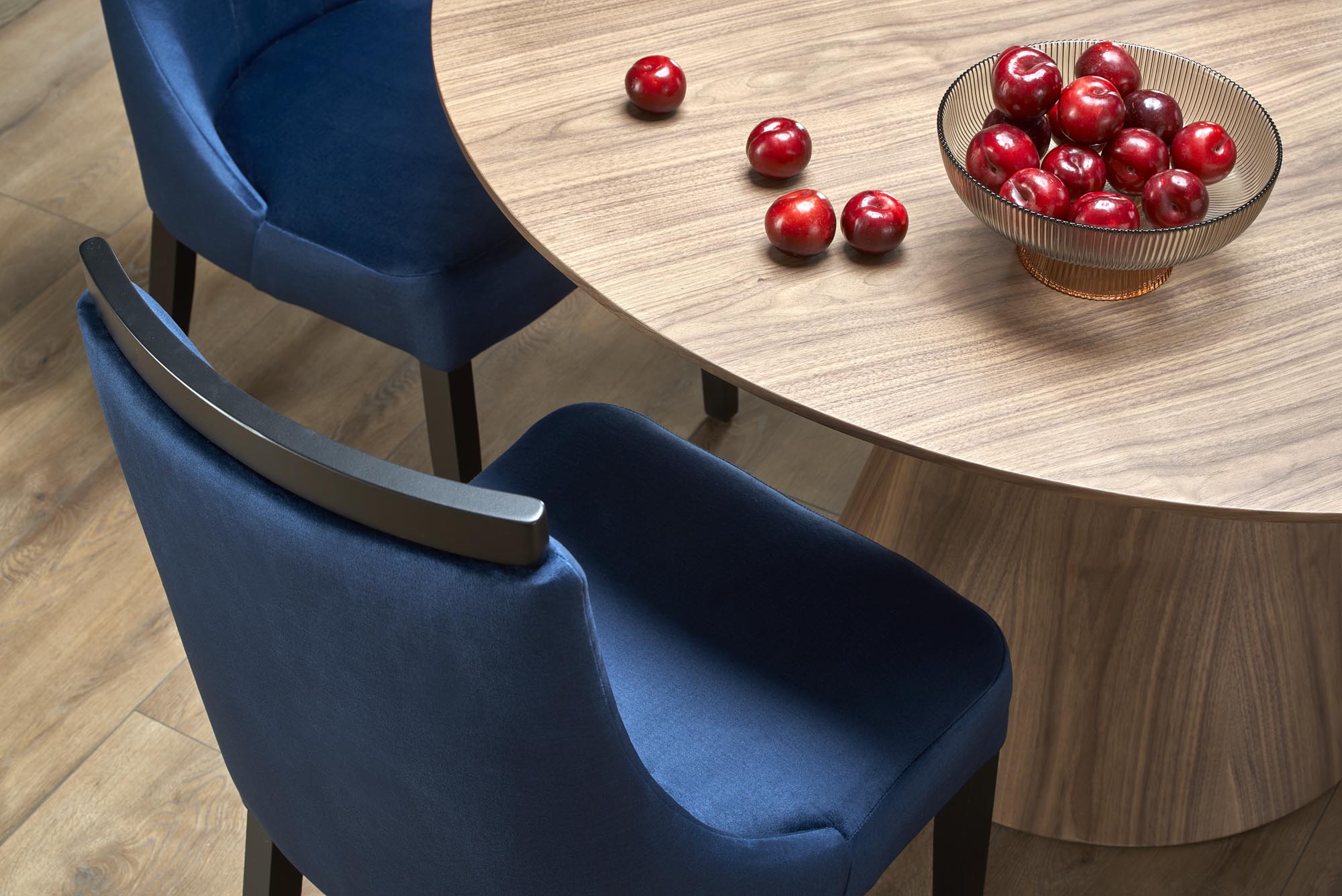 HENDERSON stôl okrúhly, orech