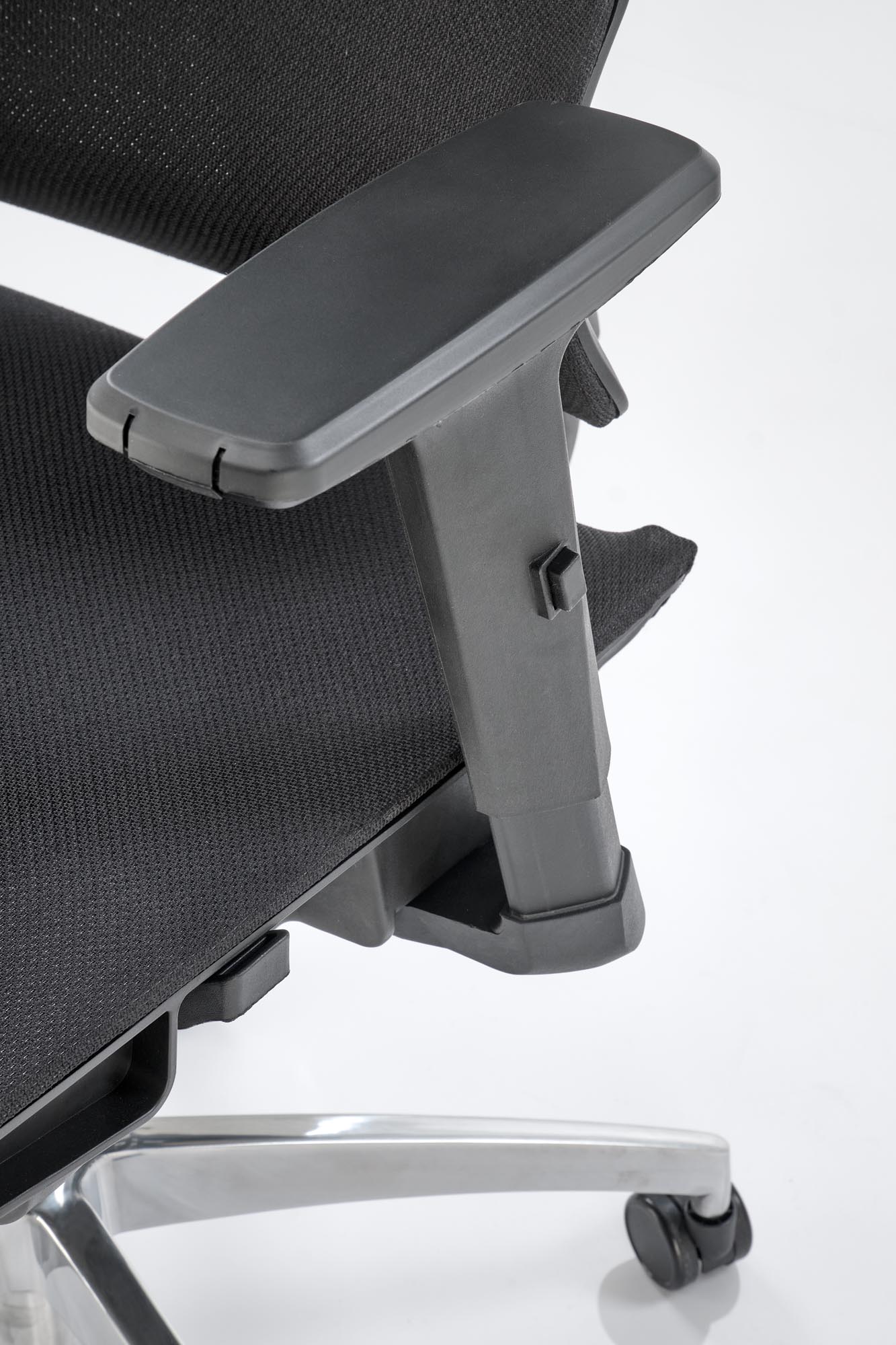 MARCUS kancelárske kreslo otočné s mechanizmom,hliník/sieťovina čierne