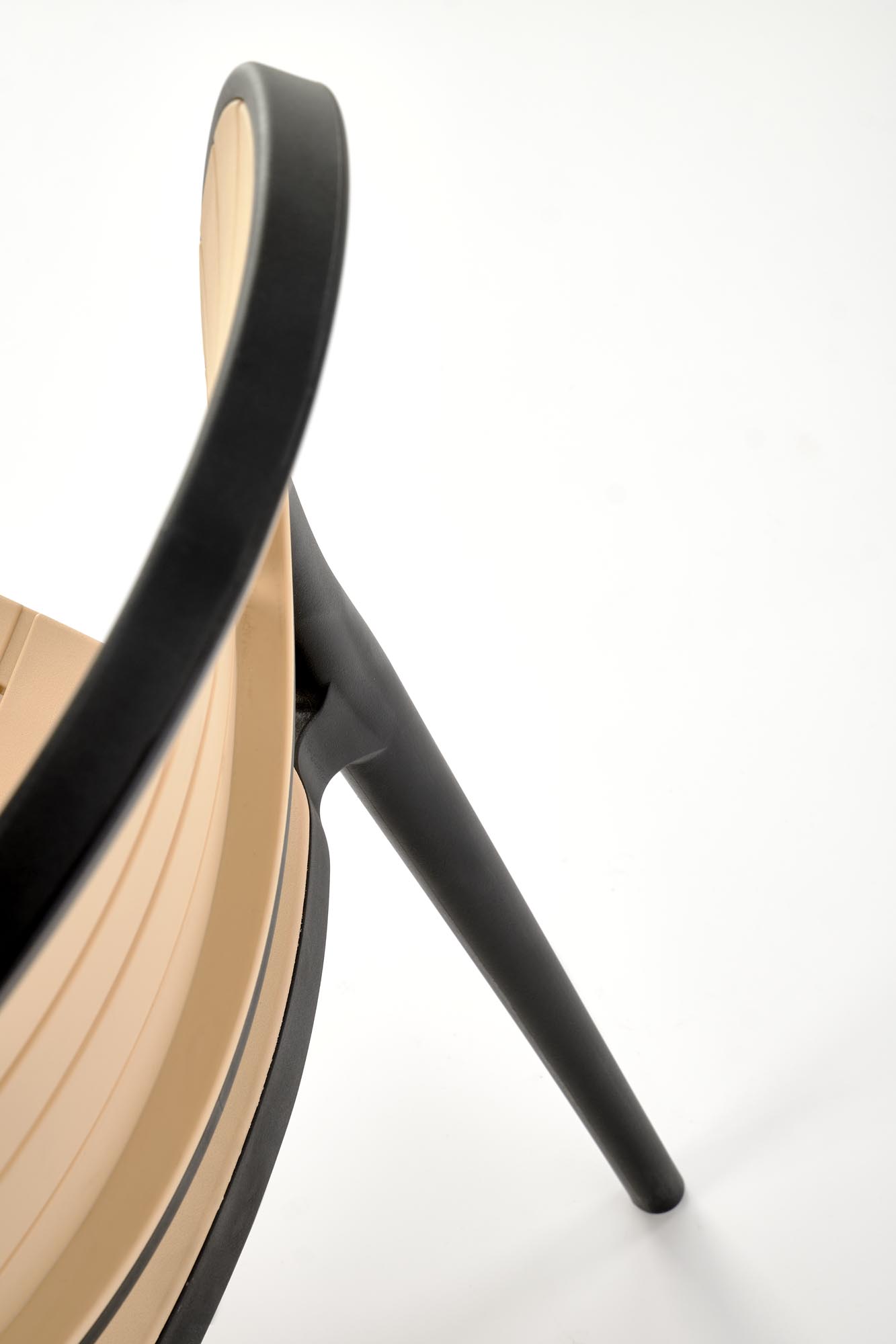 K529 stolička, PVC, čierna/ prírodná
