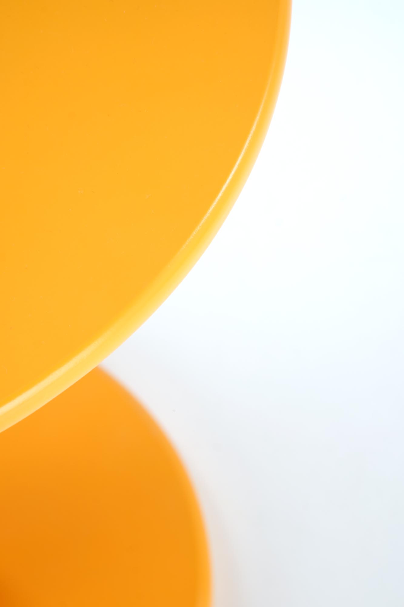 CIRILLA konferenčný stolík 40/47cm, lak. MDF/masívne drevo, horčicová