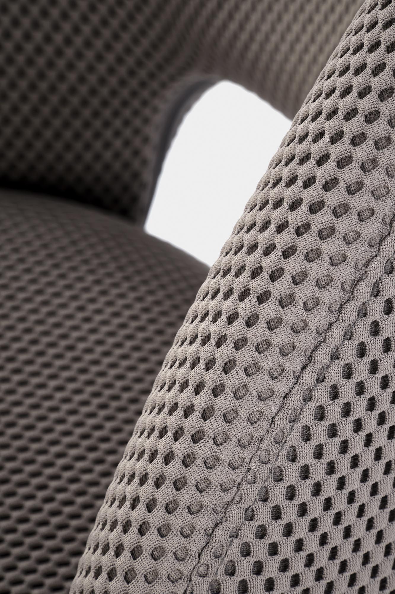 K546 jedálenská stolička otočná, látka velvet, sivá