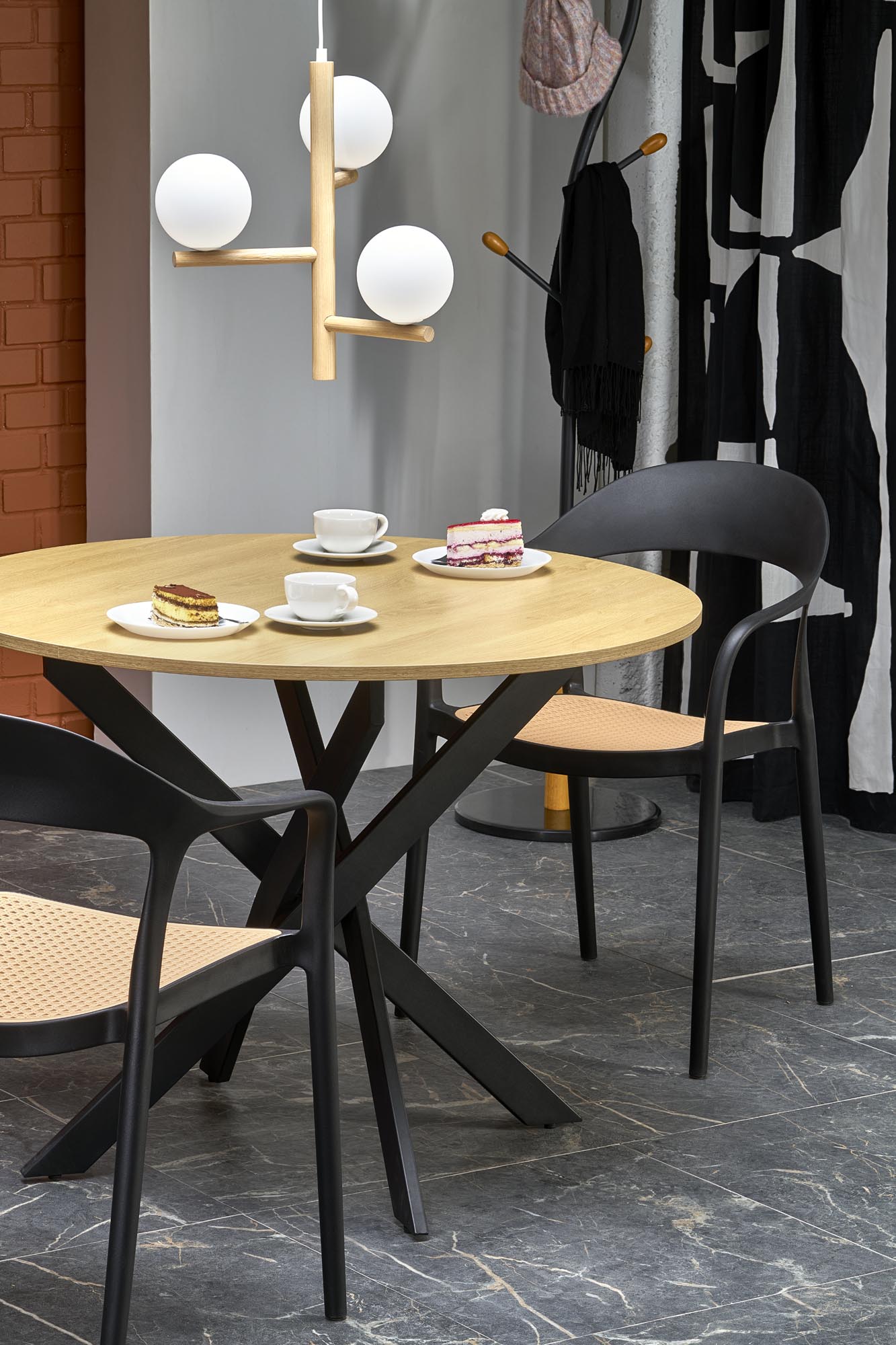 EDGAR stôl jedálenský okrúhly, dub zlaty/ nohy čierne