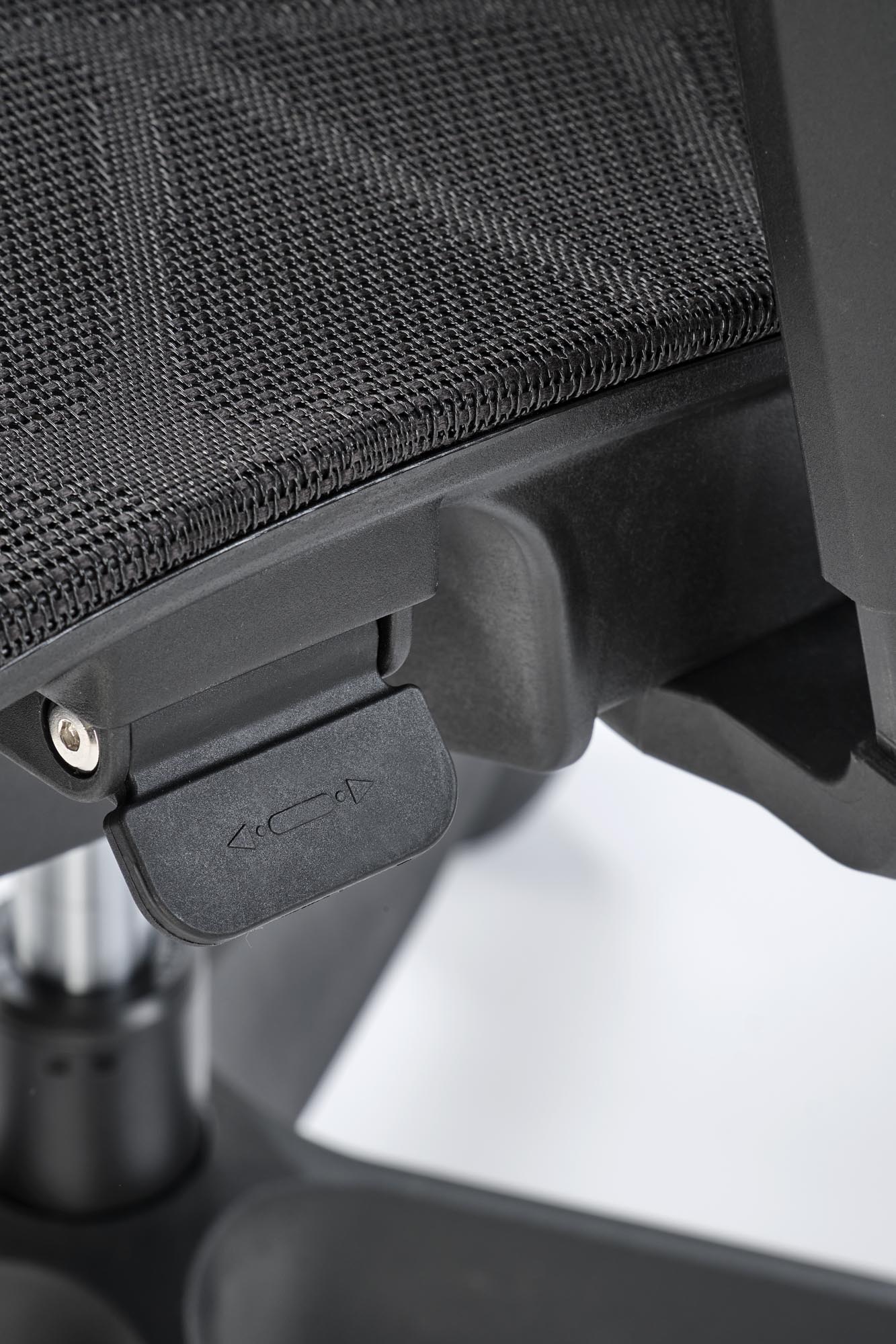 OSVALDO kancelárske kreslo otočné s mechan.MULTIBLOCK,sieťka čierne