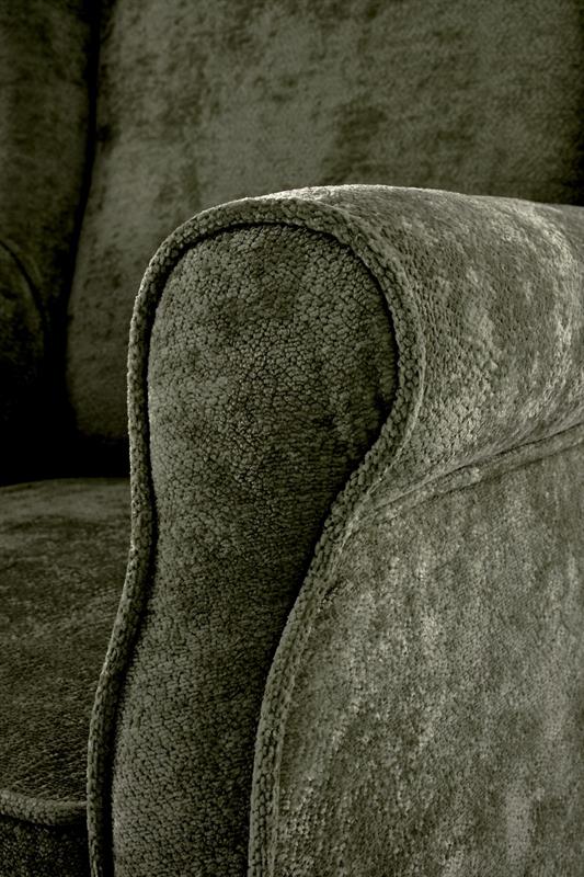 HERMES oddychové kreslo, látka MARKOS olivová/ nohy drevo